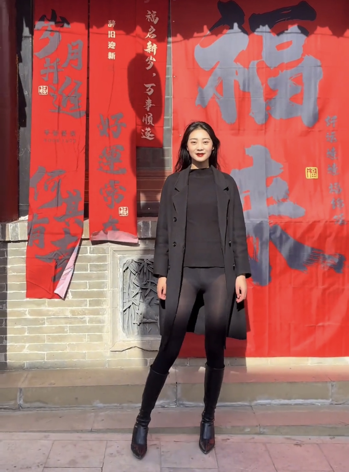 现在都流行穿丝不穿裤了吗