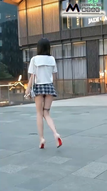 街拍短裙：够短就行